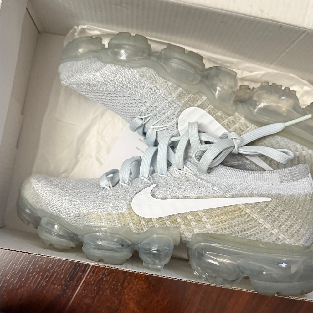 Nike VaporMax Flyknit Light Gray Sneakers
